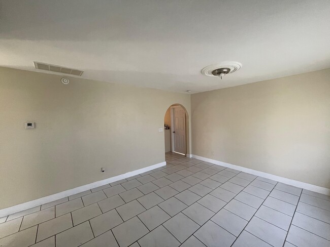 Building Photo - 1316 NW 12th St