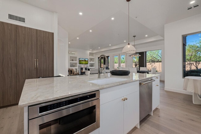 Building Photo - 7152 E Night Glow Cir