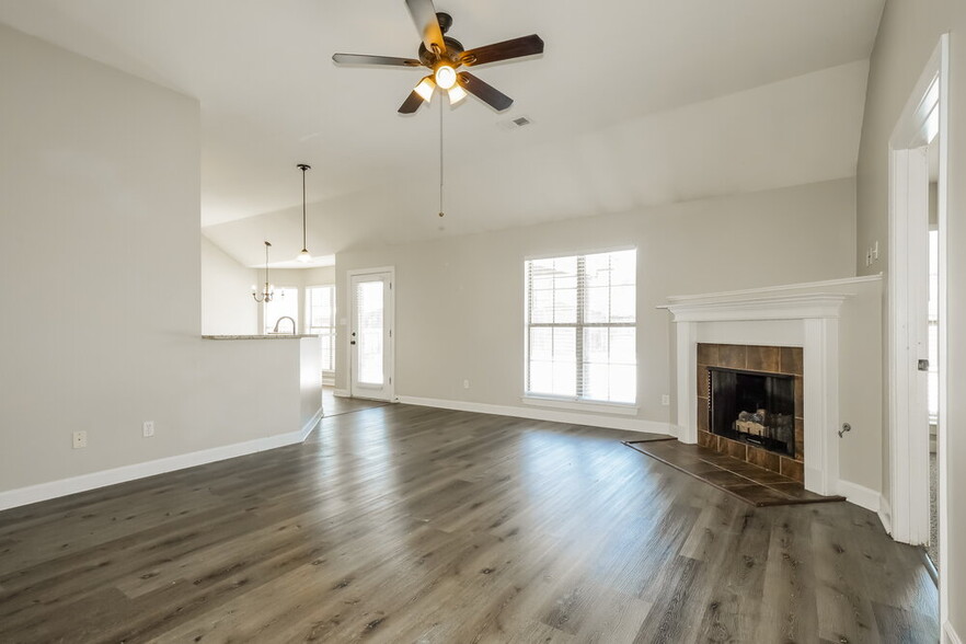 Building Photo - 8213 Park Pike