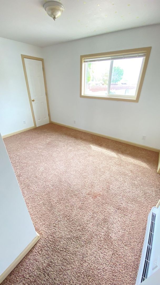 Building Photo - Great Little Home Out Of Town With Lots To...