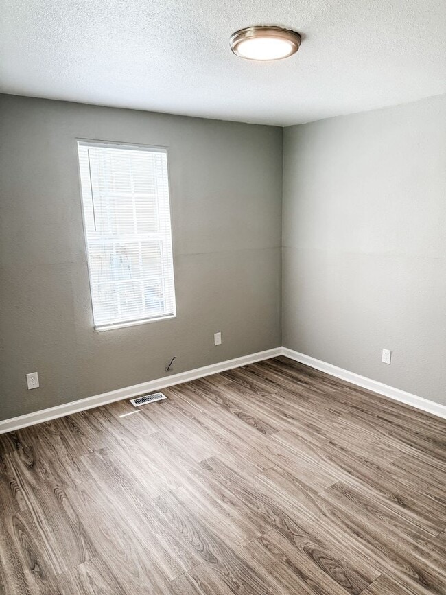 Building Photo - 4033 Ivy Ave