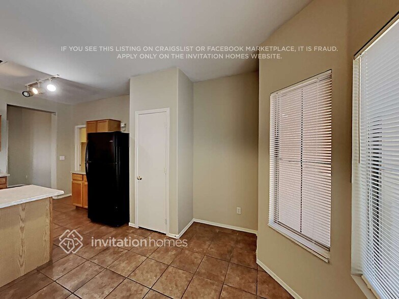 Building Photo - 6347 W Hilton Ave