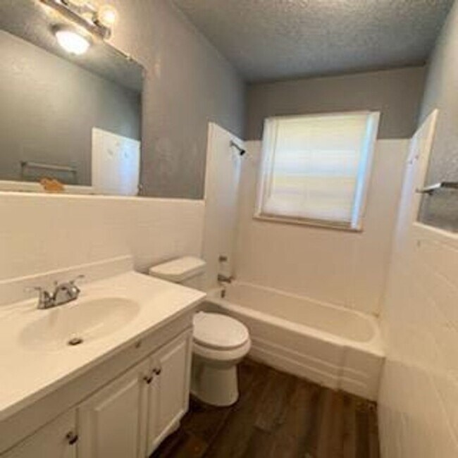 Building Photo - $0 First Month's Rent / $0 Deposit at Move-in