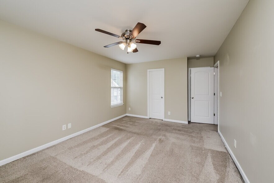 Building Photo - 5624 Fairway Forest Dr