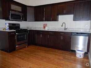 Building Photo - Central JP Location, In-Unit Laundry, Porc...