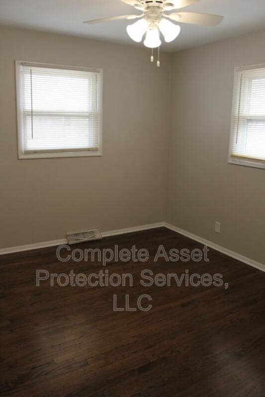 Building Photo - 3421 W 77th Pl