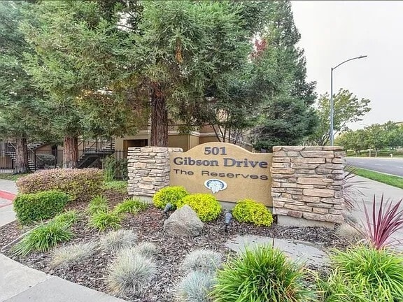 Building Photo - 501 Gibson Dr