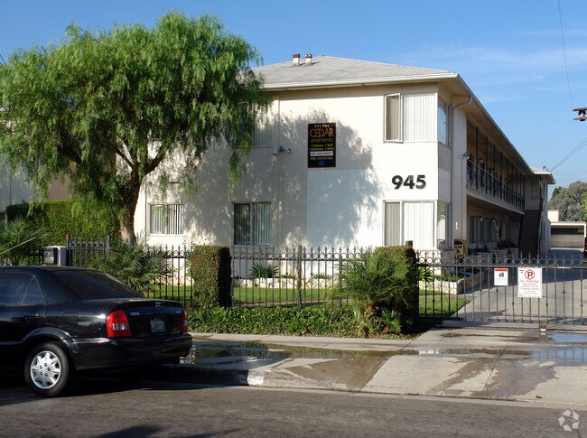 Primary Photo - 945 N Cedar St