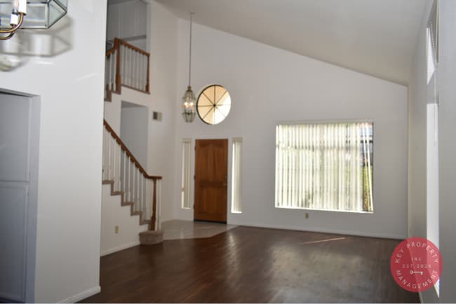 Building Photo - For Rent – Spacious 3 Bedroom, 2.5 Bath Ho...