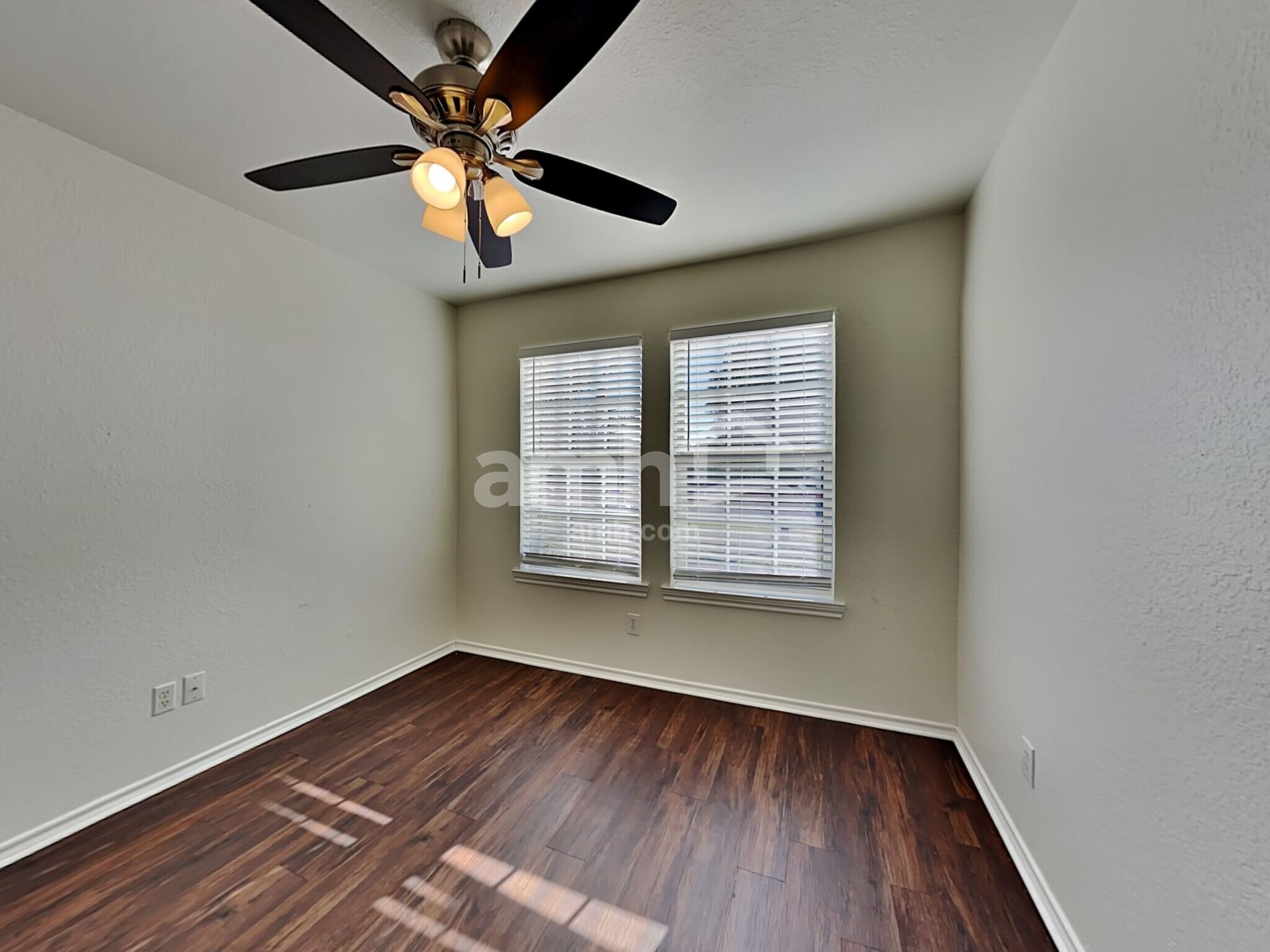 Building Photo - 129 N Point Dr