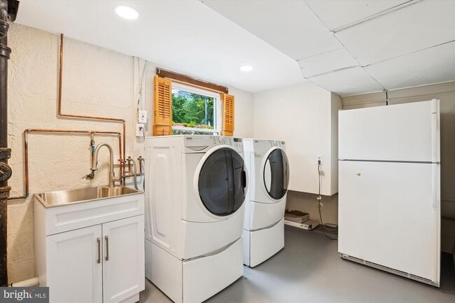 Building Photo - 6302 Orchid Dr