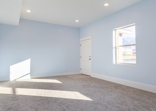 Building Photo - 277 N 200 W