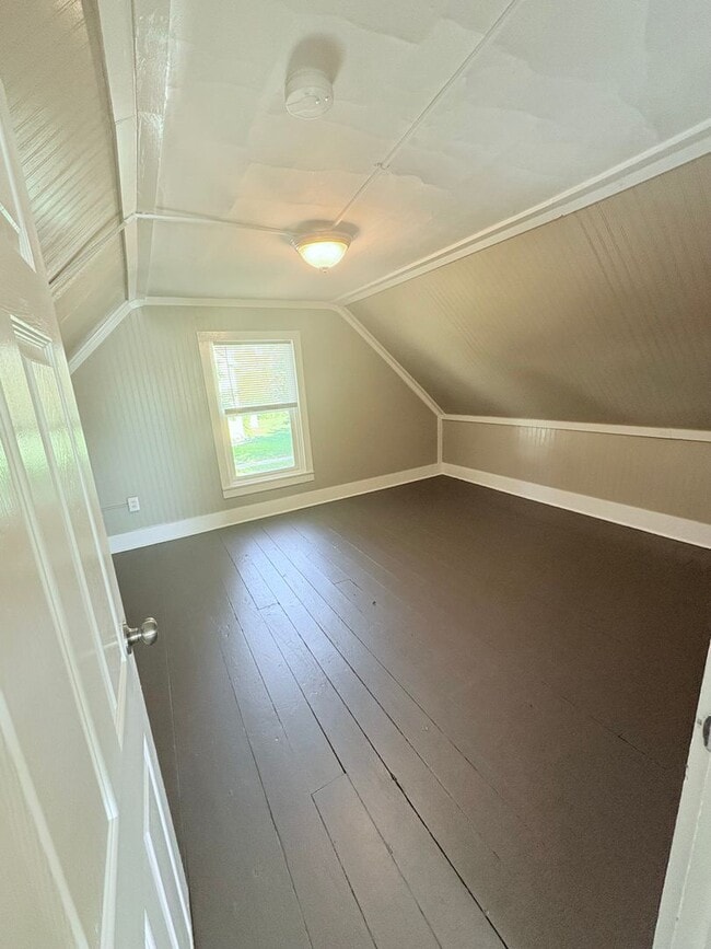 Building Photo - Charming 3BR 1BA Home w/ Sunroom • Stainless Kitchen • Yard w/ Fire Pit in Delaware