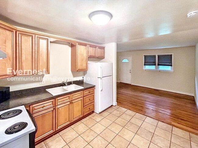 Building Photo - 12364 Mason Ave