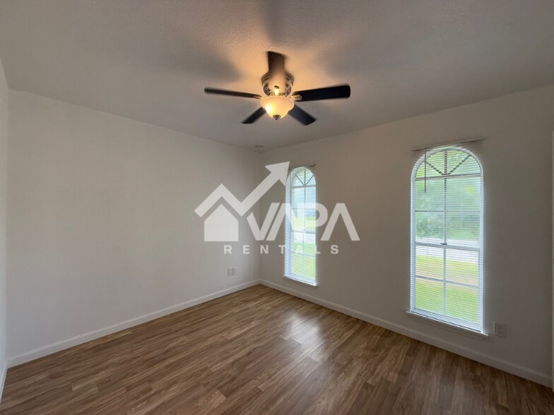 Building Photo - 5019 Starfire St