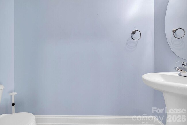 Building Photo - 163 Forest Ridge Rd