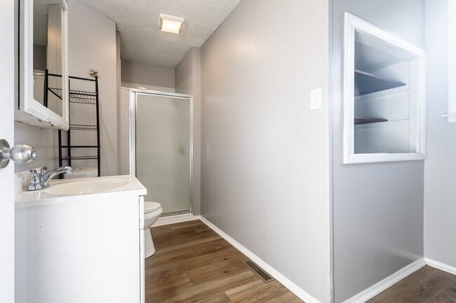 Building Photo - Renovated 1-Bedroom Home with Spacious Backyard & Washer/Dryer