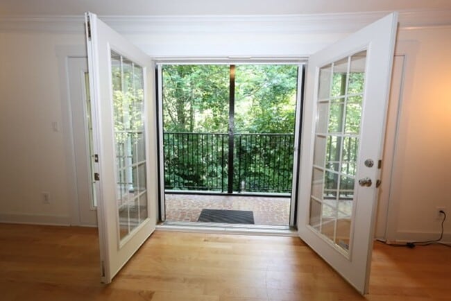 Building Photo - 2 Bedroom Condo in Buckhead for RENT!!! (Garden Brook at Peachtree Hills)