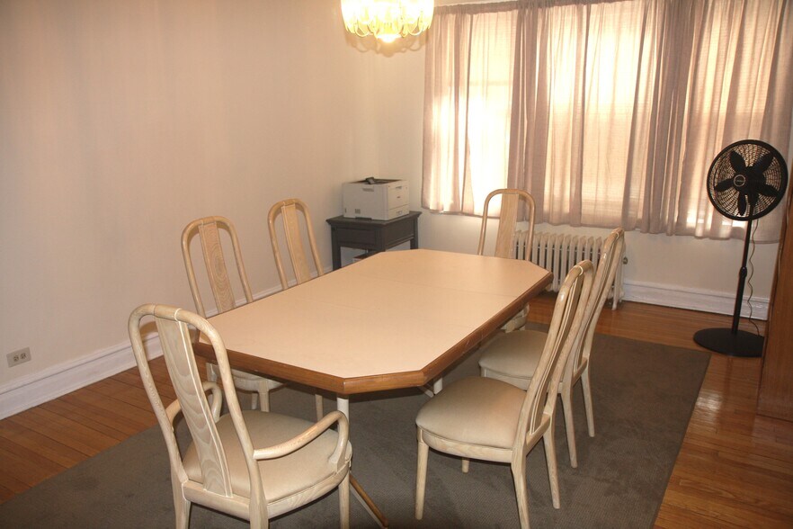 Huge dining room or study area - 1417 W Rosemont Ave