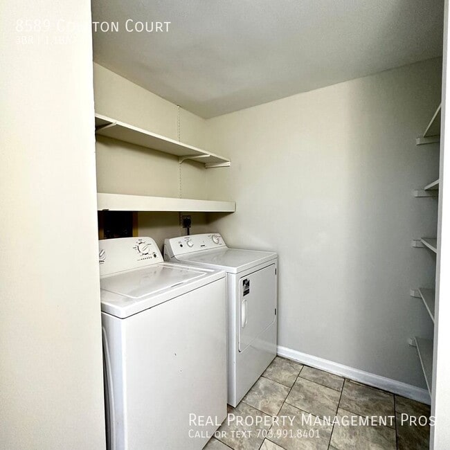 Building Photo - 8589 Colston Ct