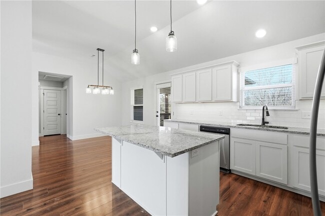 Building Photo - 14 Drew Ln