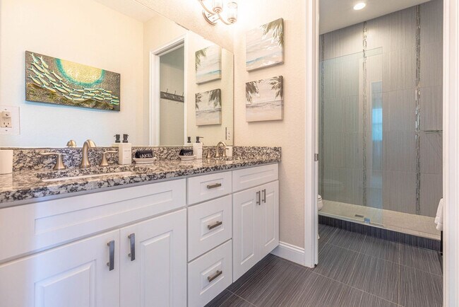 Building Photo - 36 Moody Dr