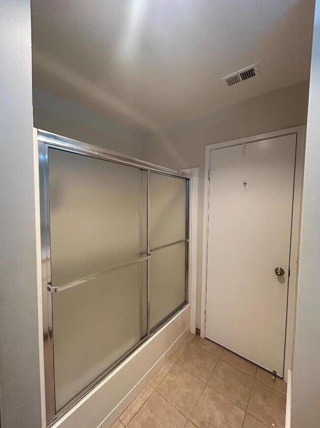 Building Photo - 6090 Montgomery Ct