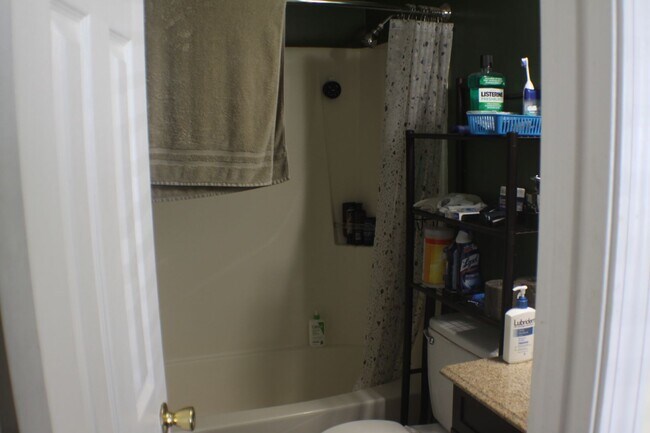 Building Photo - 2 Bedroom Apartments/Townhomes in Five Poi...