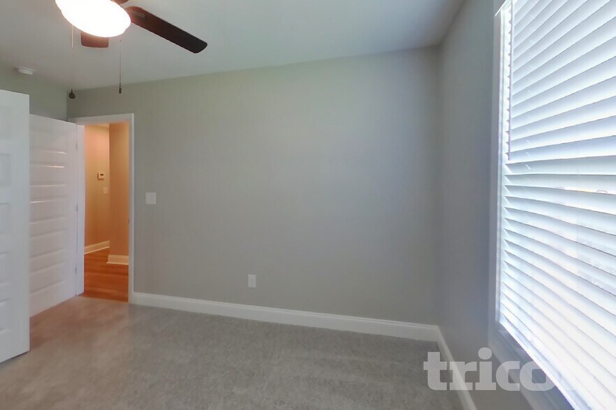 Building Photo - 341 Green Hills Dr