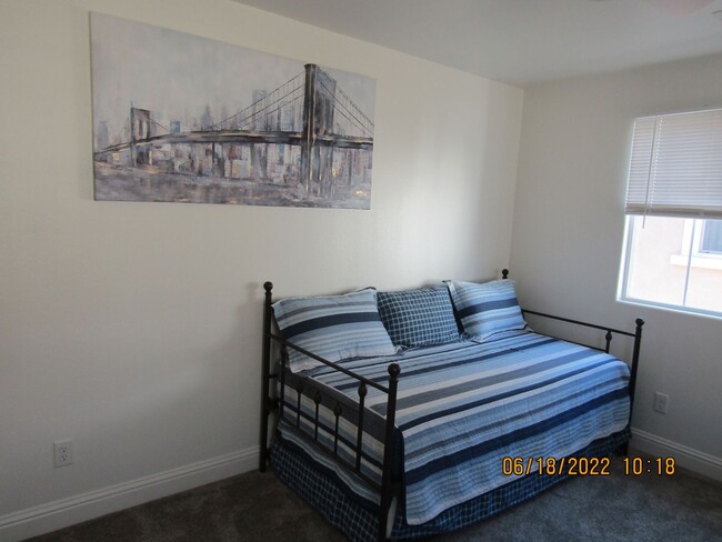 Building Photo - Beautiful Newer Two Story Home in The Gate...