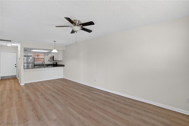 Building Photo - 630-636 SE 13th Pl