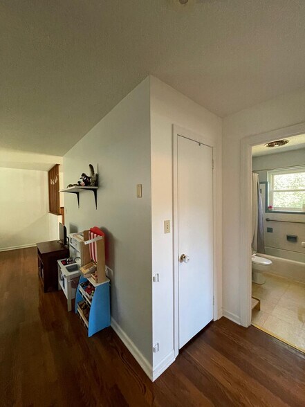 Building Photo - 963 Brynwood Dr