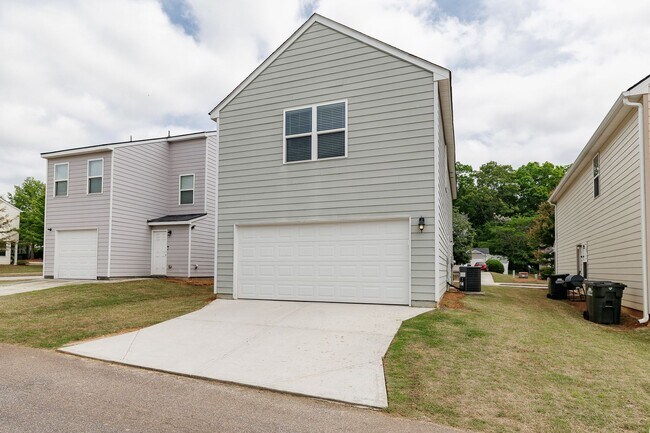 Building Photo - Spacious 3-Bed, 2.5-Bath Home in Lantern Walk