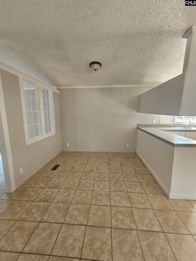 Building Photo - 117 E Woods Ct