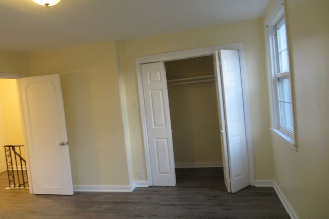 Building Photo - 1031 Disston St