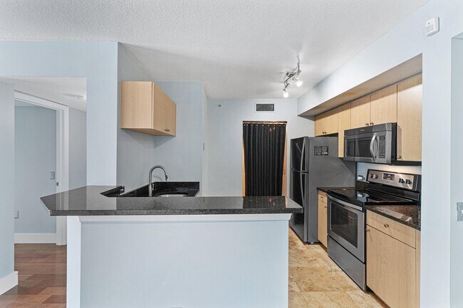 Building Photo - 1013 Villa Cir