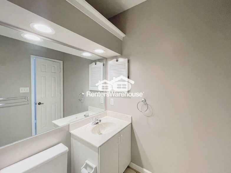 Building Photo - 2304 Beach Haven Dr