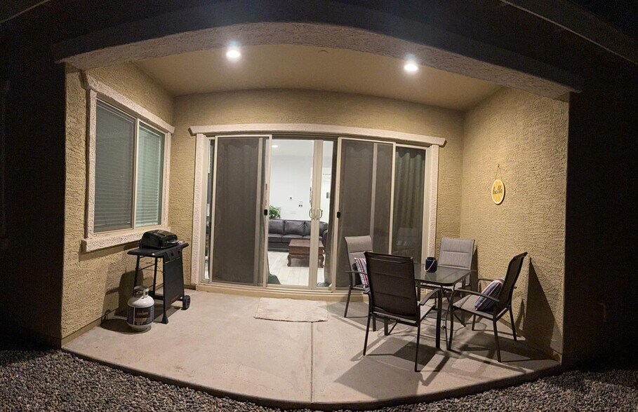 Building Photo - 9329 W Sells Dr