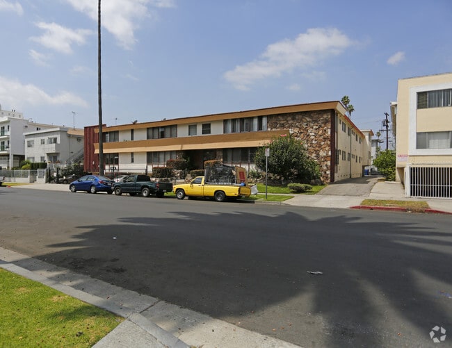 Primary Photo - 409 S Manhattan Pl