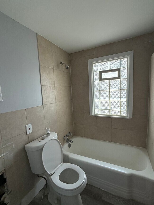 Building Photo - 1417 E 175th St