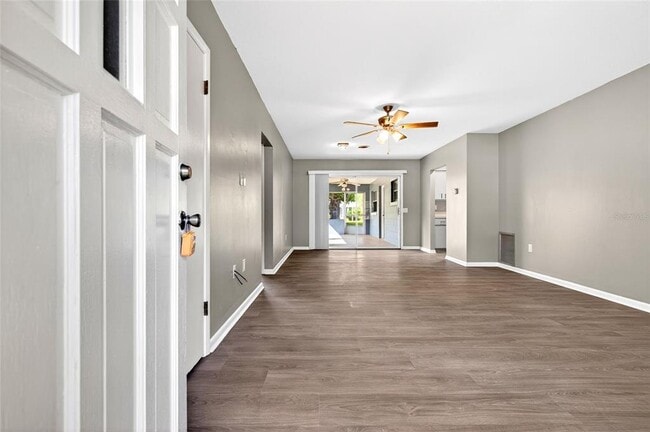 Building Photo - 3423 SW 27th St