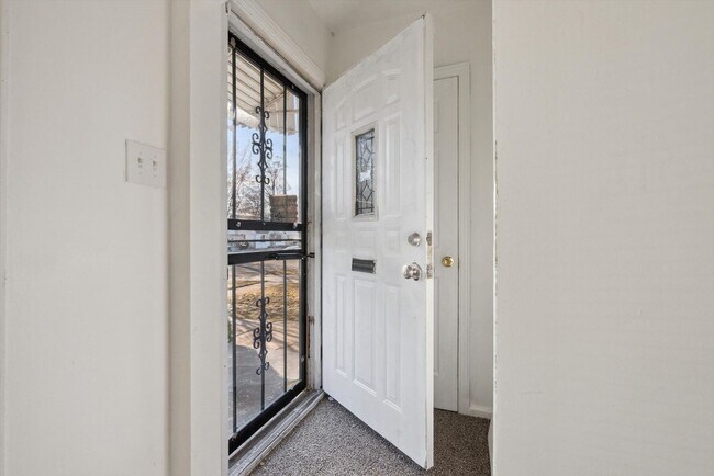 Building Photo - $1095 3 bedroom bungalow