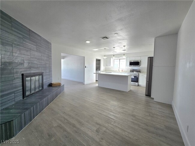 Building Photo - 4001 Via Vaquero Ave