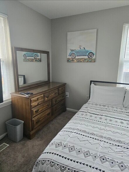 Building Photo - 3045 Shepperton Ter