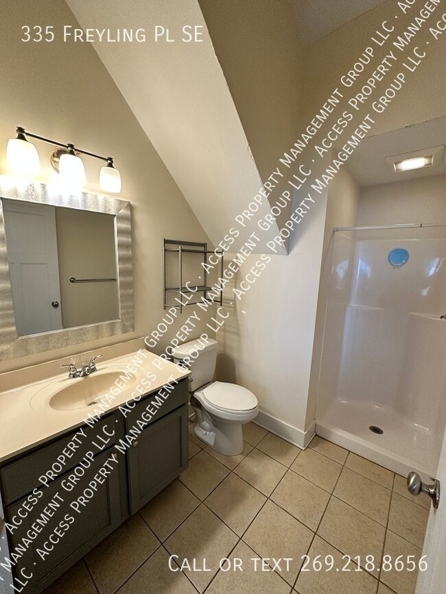 Building Photo - 335 Freyling Pl SE