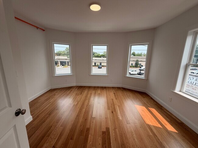 Building Photo - 33 Pleasant St