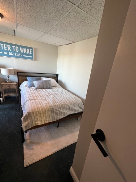 Lakeview Bedroom with closet - 12060 Mac Dr NE