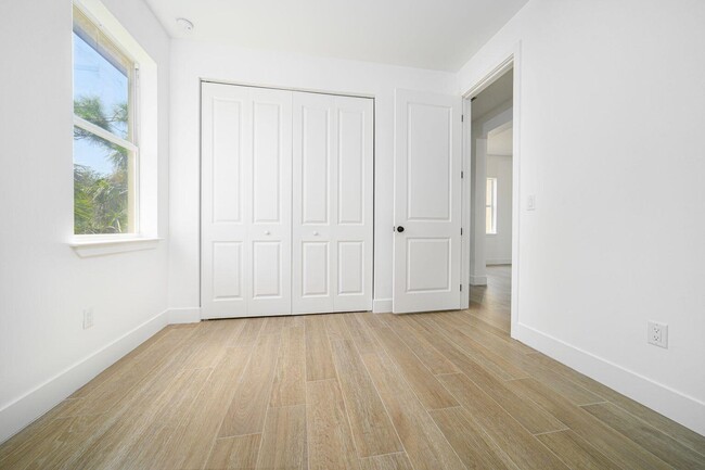 Building Photo - 15245 Brainbridge Cir