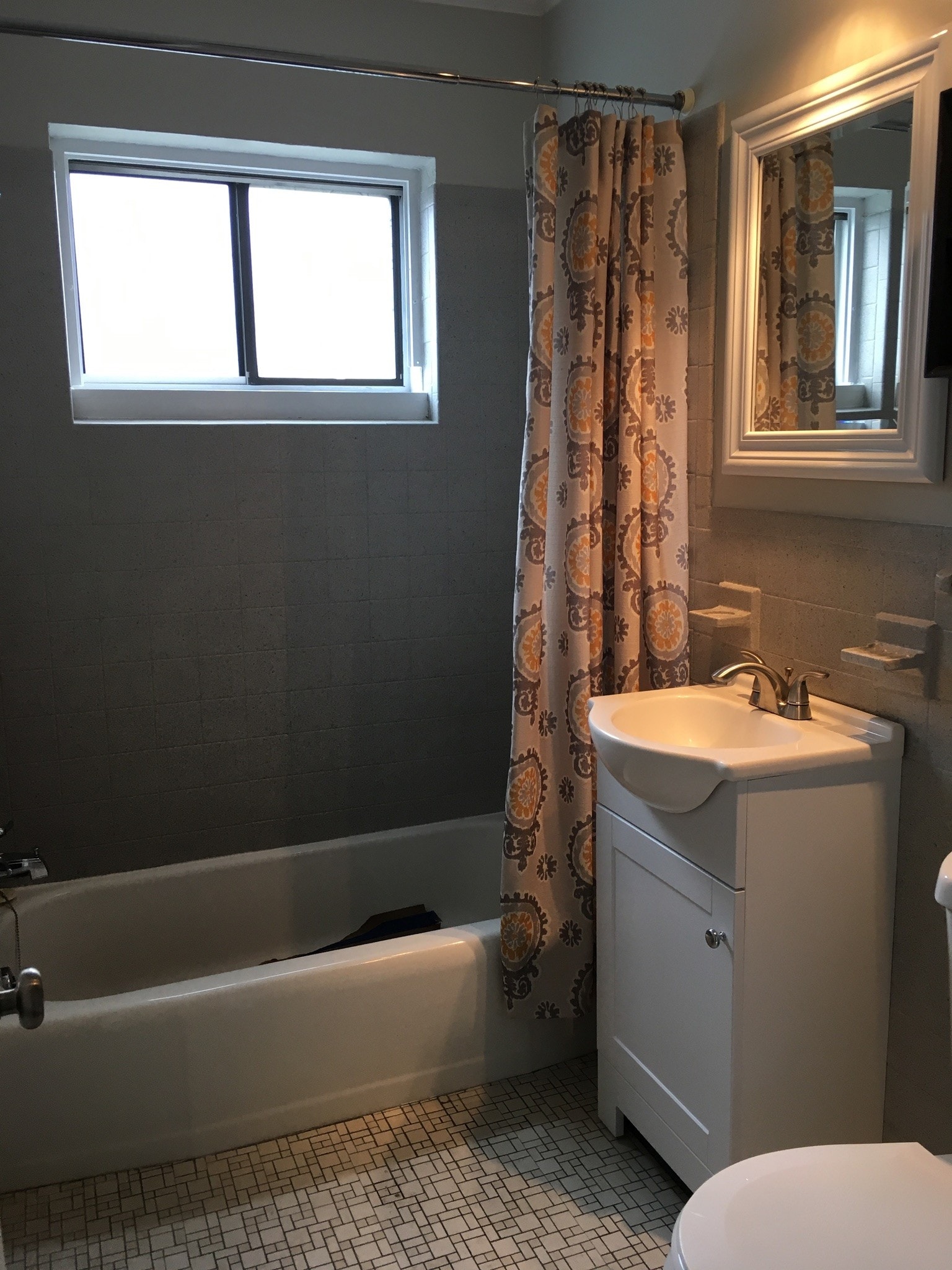 Building Photo - 2223 Laurel Ave