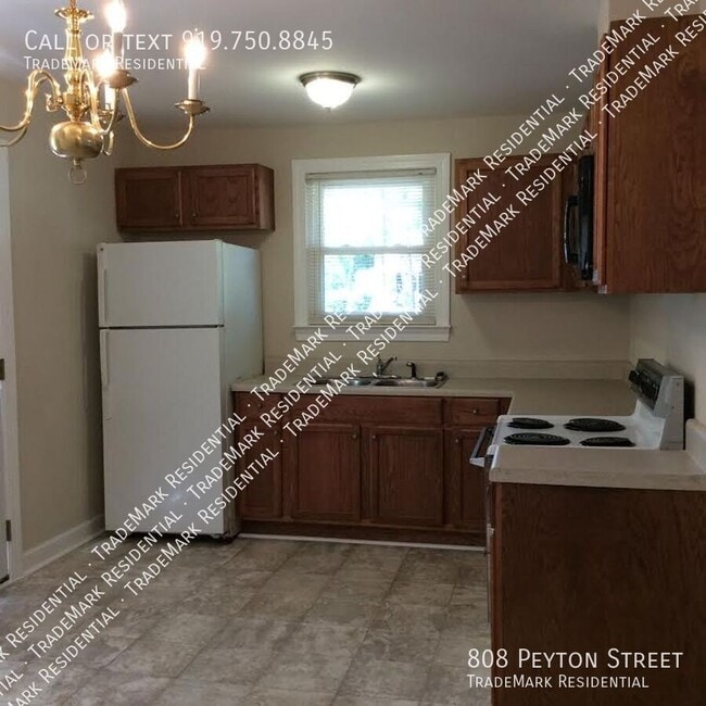 Building Photo - 808 Peyton St